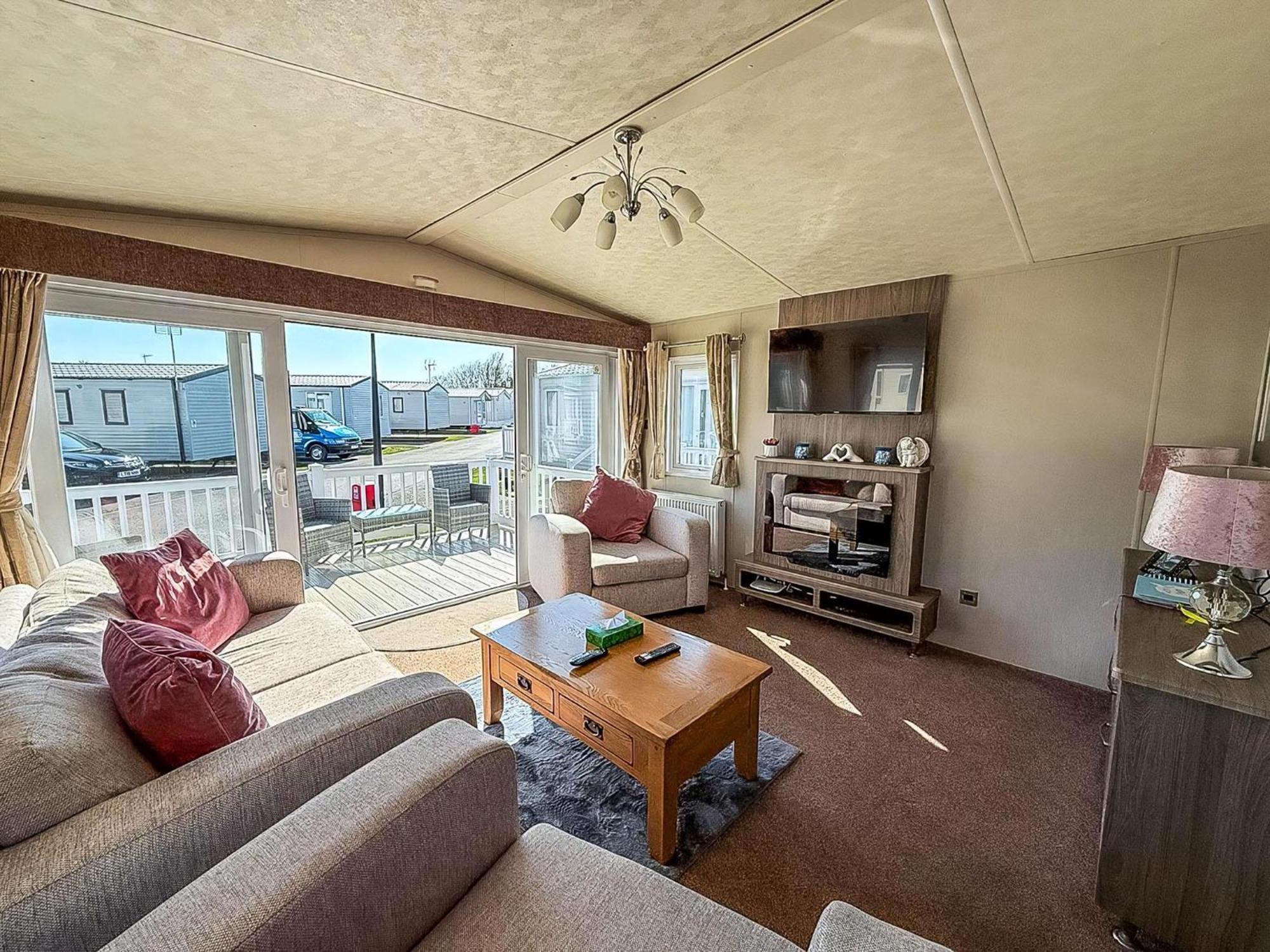 Beautiful Caravan With Decking Wifi At St Osyth Beach Holiday Park Ref 28077Dw Clacton-on-Sea Dış mekan fotoğraf