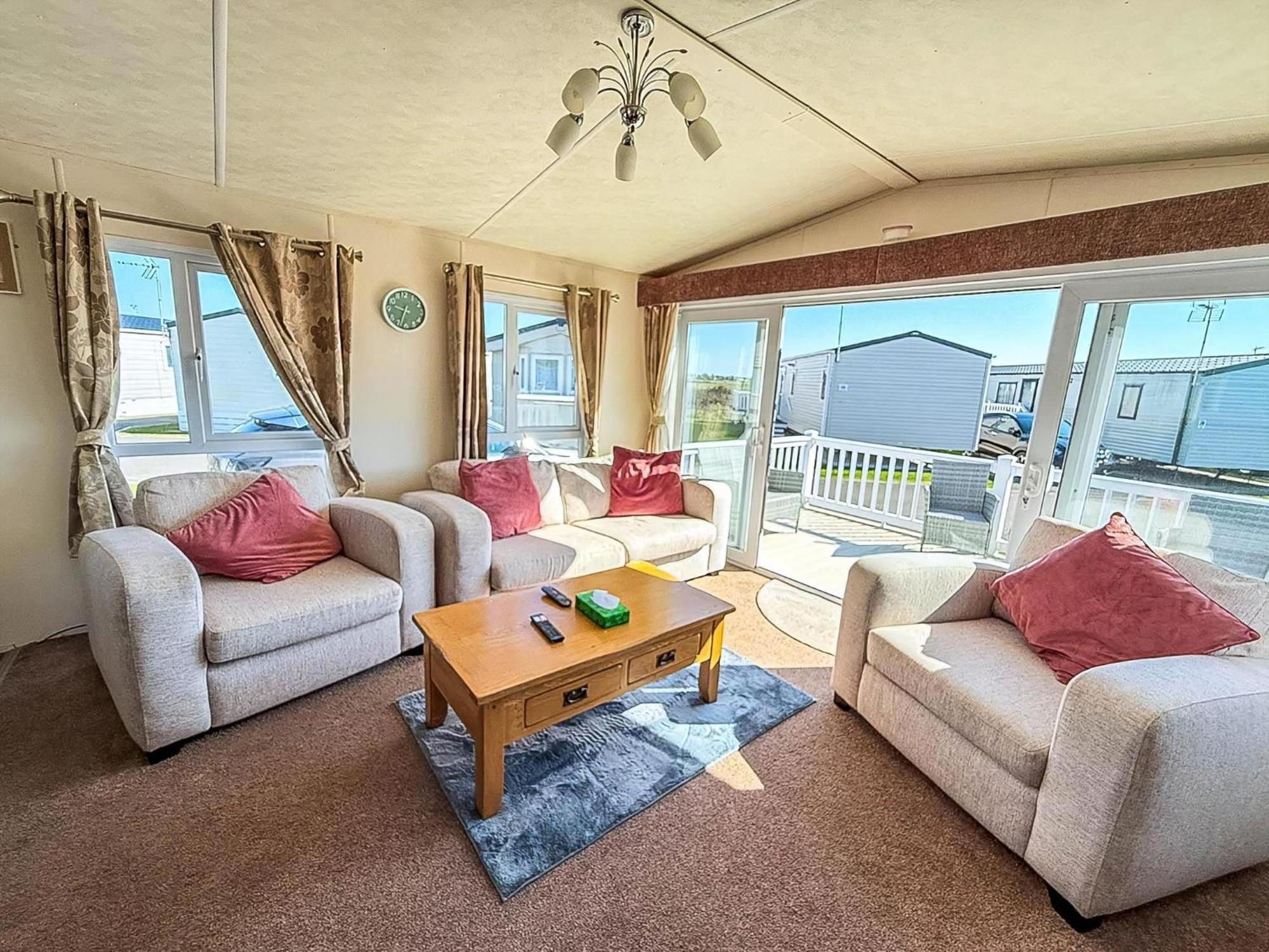 Beautiful Caravan With Decking Wifi At St Osyth Beach Holiday Park Ref 28077Dw Clacton-on-Sea Dış mekan fotoğraf